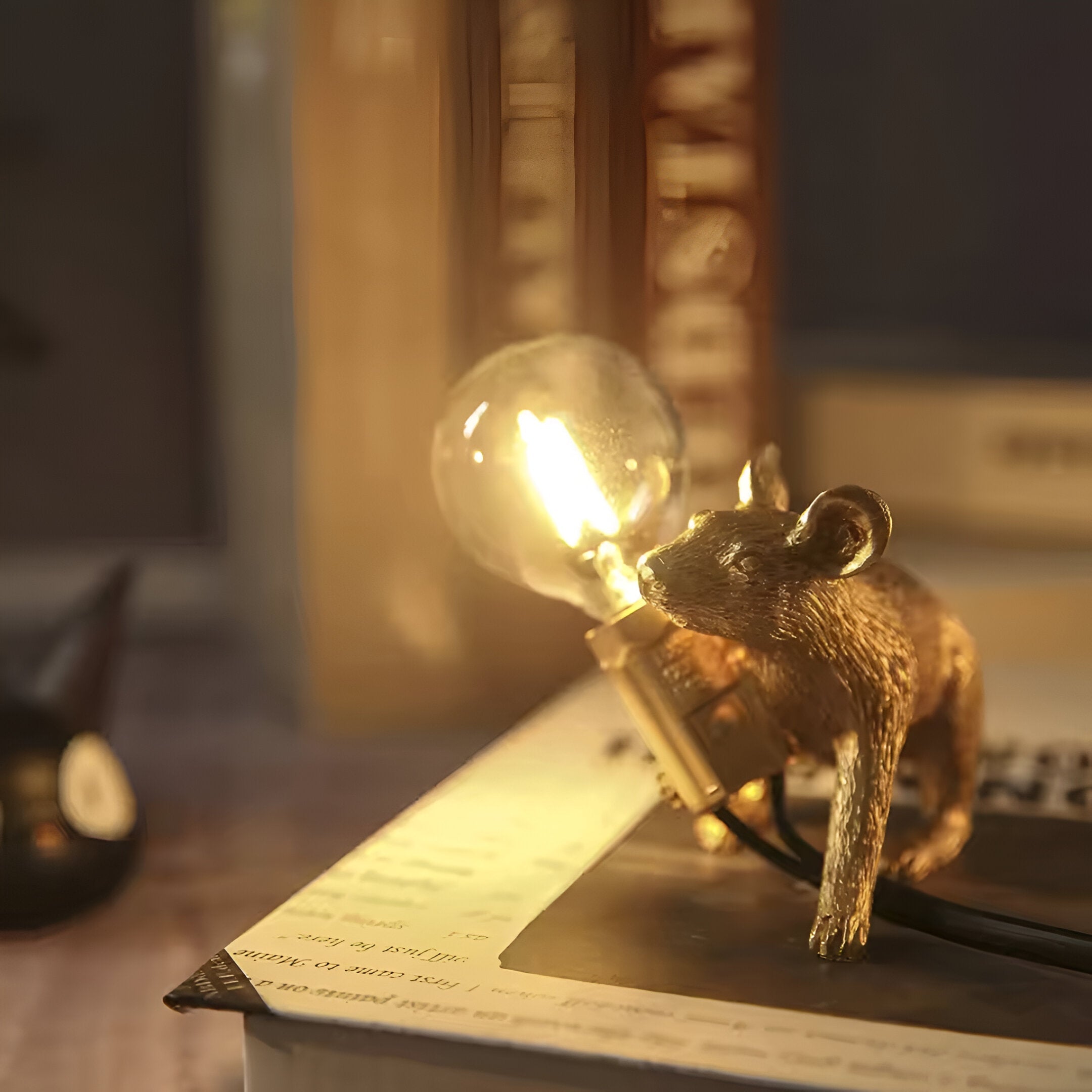 WhiskerGlow – Mouse-Shaped LED Table Lamp