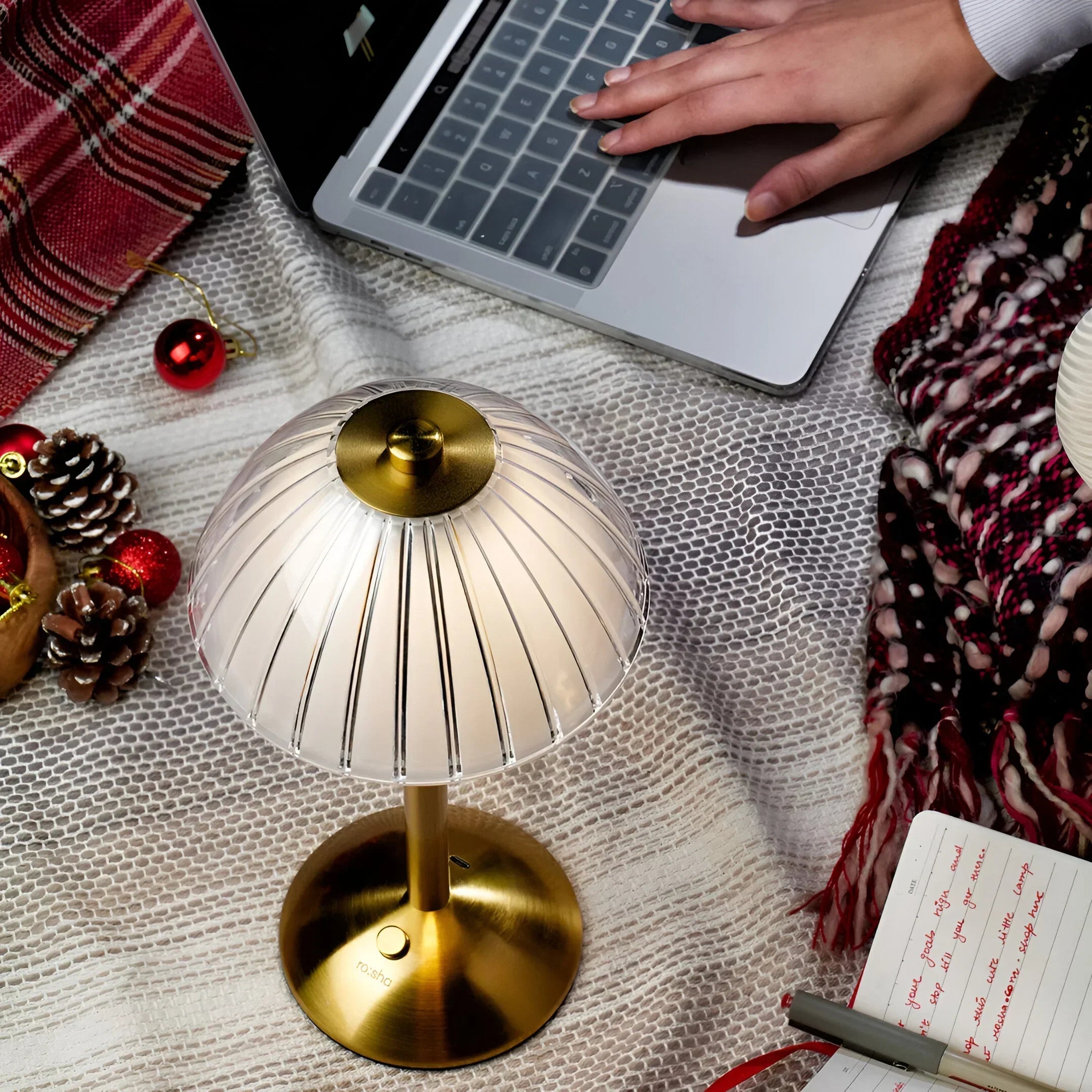 GlintGlow – Wireless & Lightweight Table Lamp