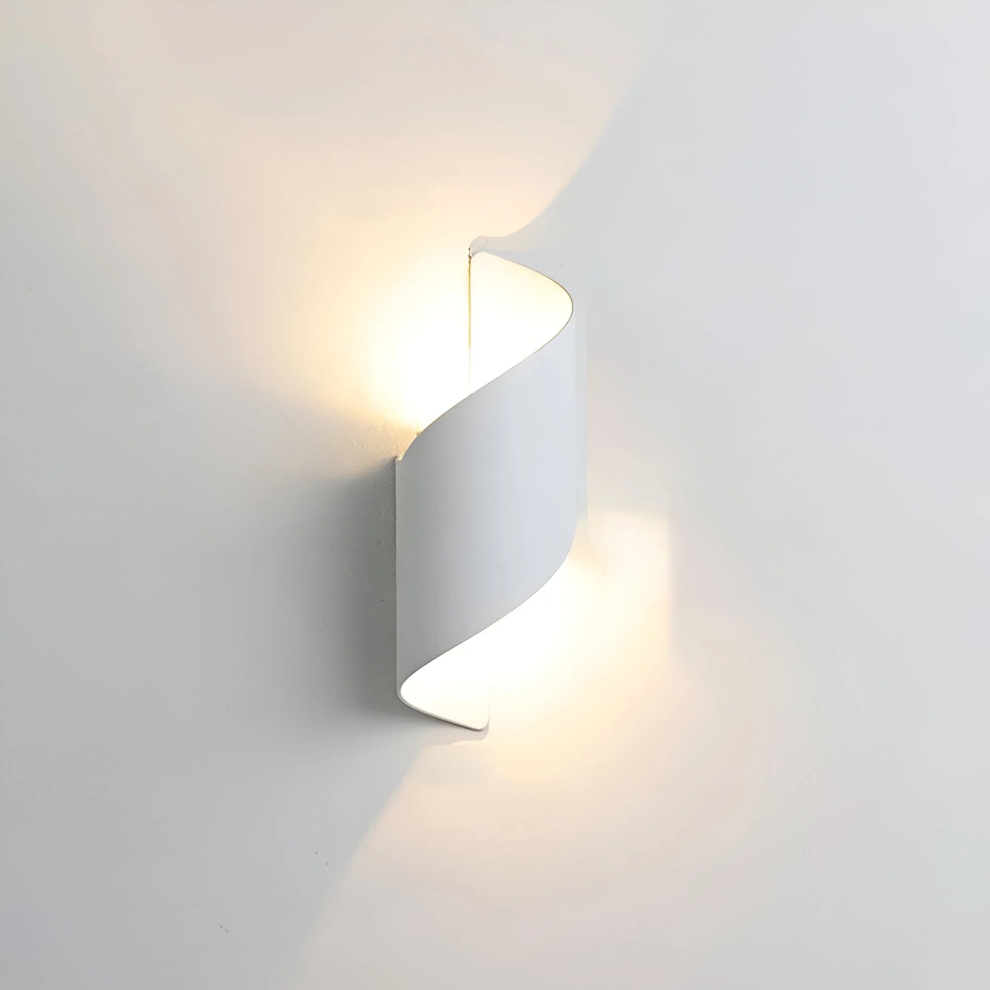 LumiTwist – Modern Twisted LED Wall Light 3